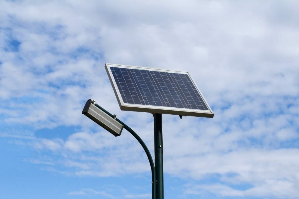 Solar LED vs. Traditional lighting system