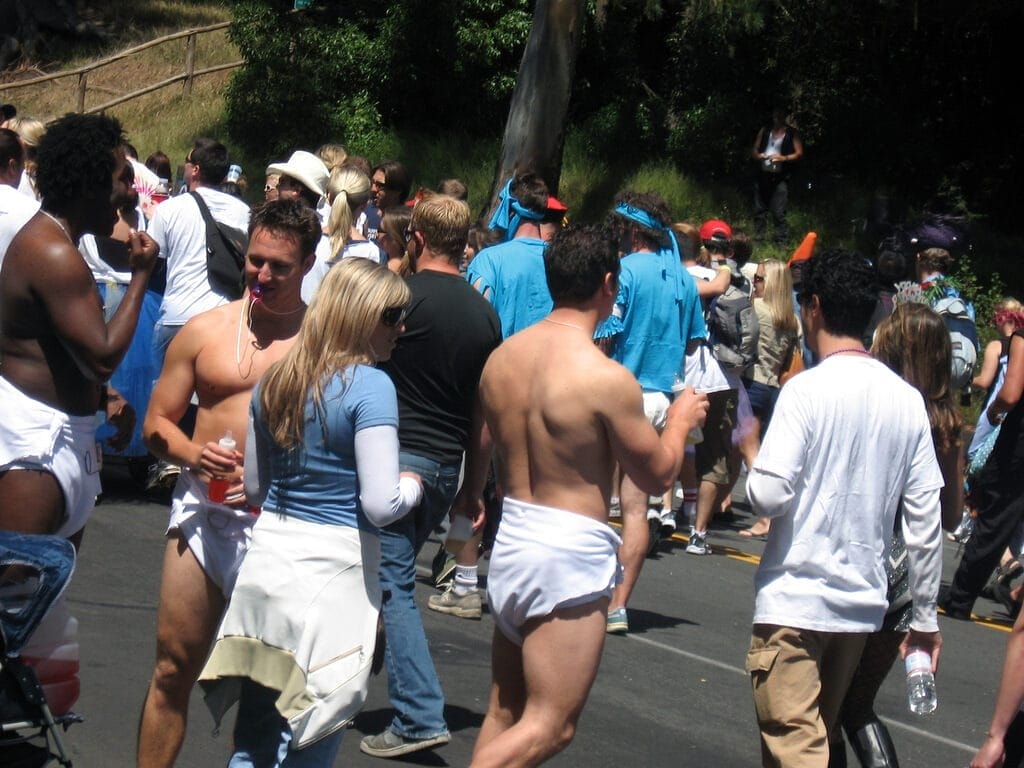 How to Buy Adult Diapers - A Buying Guide