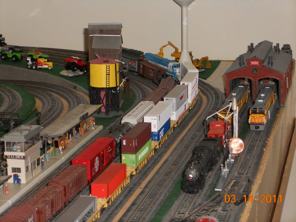 n-scale train yard